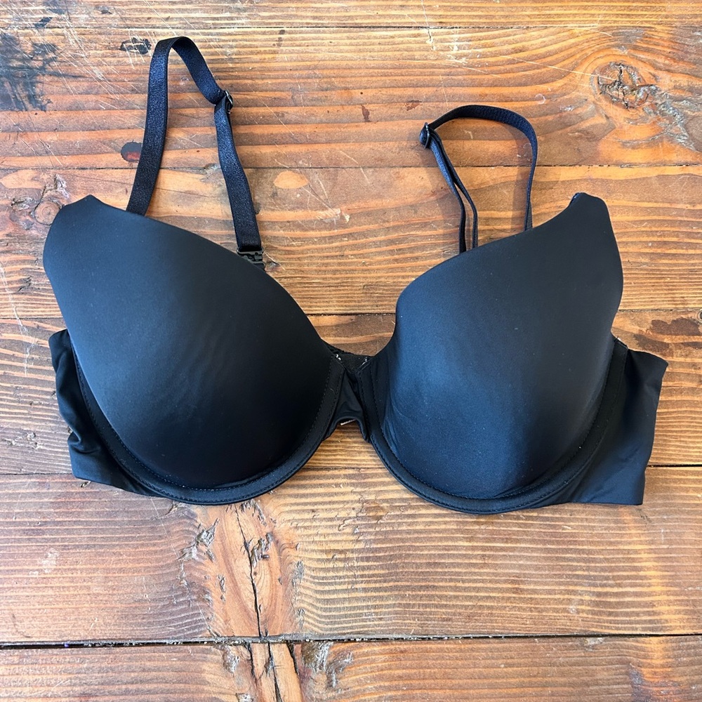 VICTORIA’S SECRET black bra